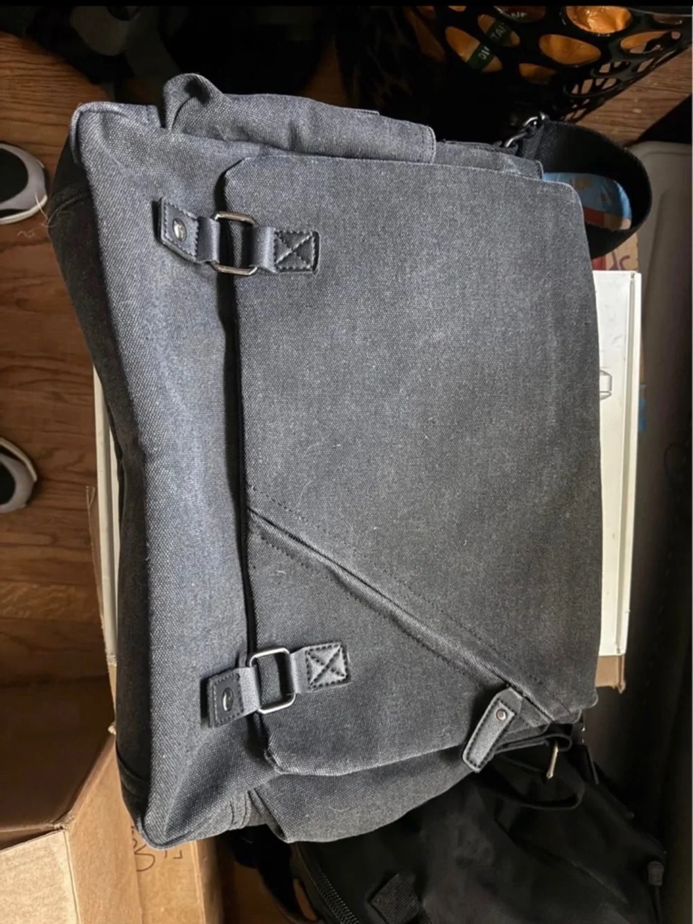 Source Unknown Black Laptop Messenger Bag with Cream & Brown Striped Lining - Picture 2 of 2